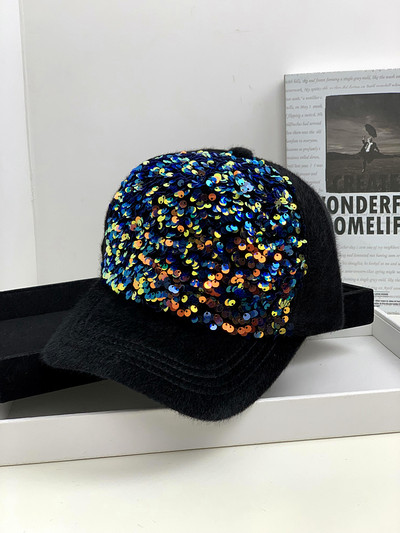 Új modell női sapka napellenzővel és flitterekkel