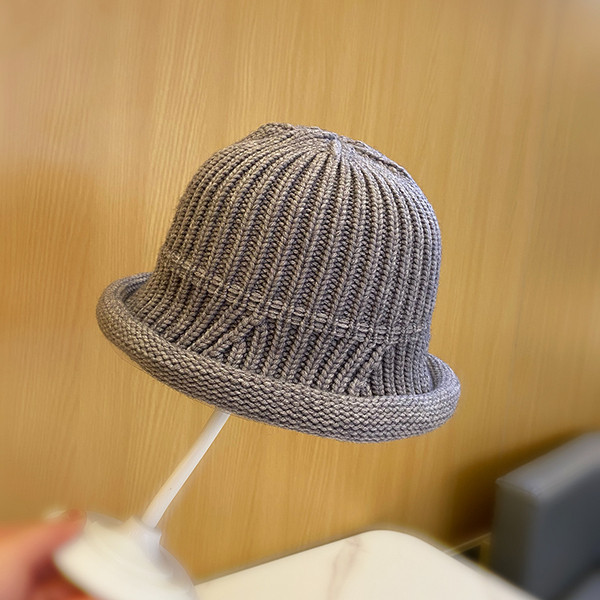 Alkalmi női kötött sapka - sima modell