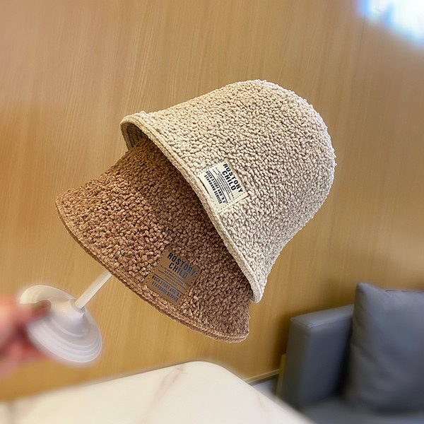 Hétköznapi női horgászsapka emblémával