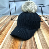 Nova ženska pletena kapa sa šilterom i pomponom