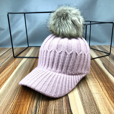 Nova ženska pletena kapa sa šilterom i pomponom