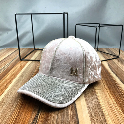 Új modell női sapka kövekkel és fém elemmel