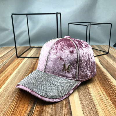 Új modell női sapka kövekkel és fém elemmel