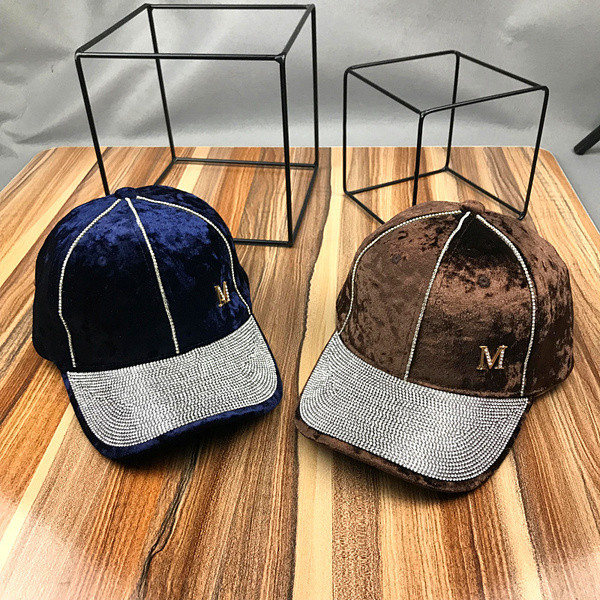 Új modell női sapka kövekkel és fém elemmel