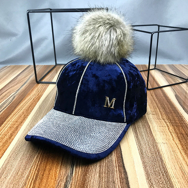 Γυναικείο χειμερινό καπέλο με γούνα και πέτρες