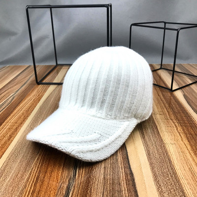 Új modell női kötött sapka napellenzővel - többféle színben