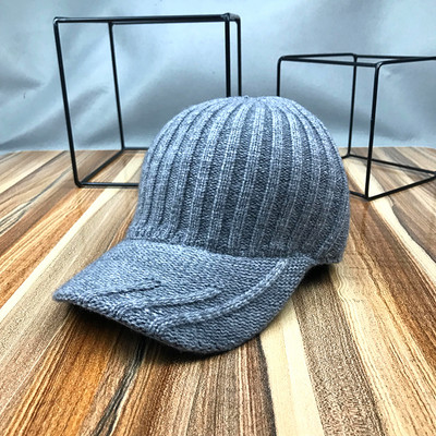 Új modell női kötött sapka napellenzővel - többféle színben