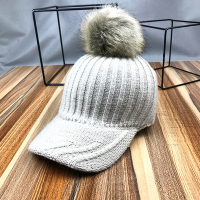 Új modell női kötött sapka napellenzővel - többféle színben