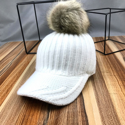 Új modell női kötött sapka napellenzővel - többféle színben