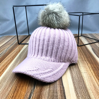 Új modell női kötött sapka napellenzővel - többféle színben