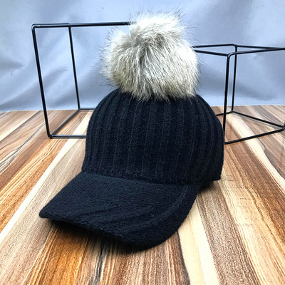 Új modell női kötött sapka napellenzővel - többféle színben