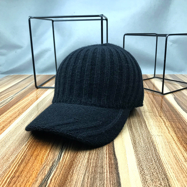 Új modell női kötött sapka napellenzővel - többféle színben