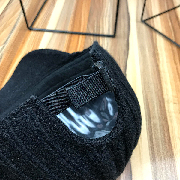 Új modell női kötött sapka napellenzővel - többféle színben