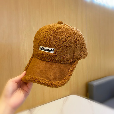 Alkalmi női gyapjú sapka felirattal és napellenzővel