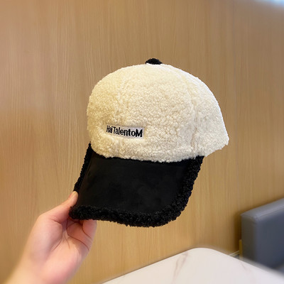 Alkalmi női gyapjú sapka felirattal és napellenzővel