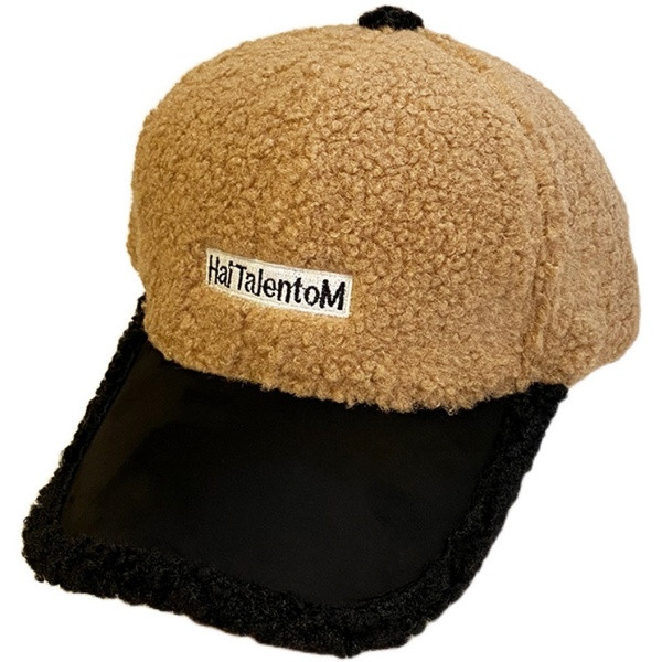 Alkalmi női gyapjú sapka felirattal és napellenzővel