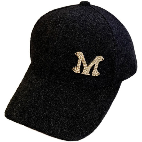 Női alkalmi pehelysapka napellenzővel és fém elemmel