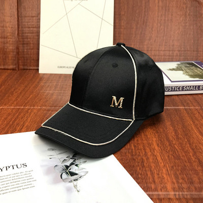 Νέο μοντέλο γυναικείο καπέλο με μεταλλικό στοιχείο και γείσο