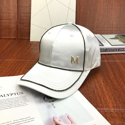 Νέο μοντέλο γυναικείο καπέλο με μεταλλικό στοιχείο και γείσο