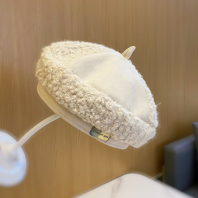 Γυναικείο casual καπέλο με μεταλλικό στοιχείο