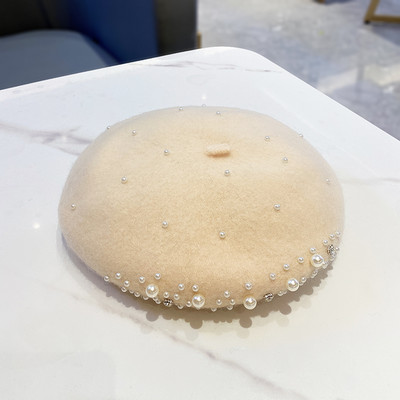 Moderan ženski šešir s biserima - tip beretke