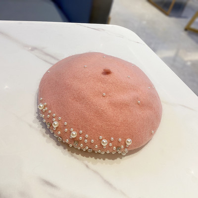 Moderan ženski šešir s biserima - tip beretke