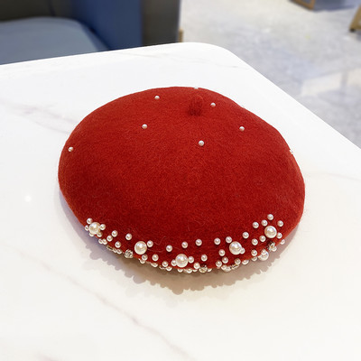 Moderan ženski šešir s biserima - tip beretke