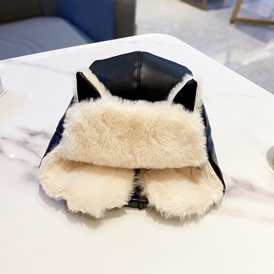 Alkalmi női sapka pehely és 3D elemmel