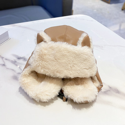 Alkalmi női sapka pehely és 3D elemmel