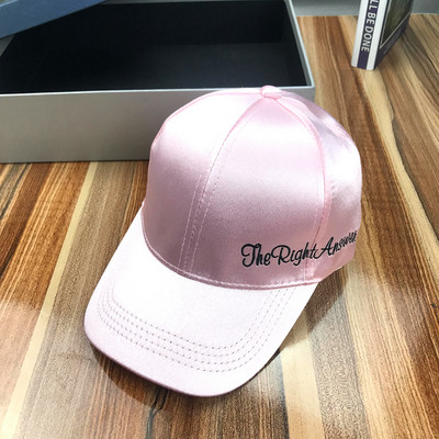 Új modell női sapka több színben hímzett felirattal