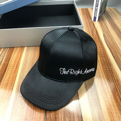 Új modell női sapka több színben hímzett felirattal