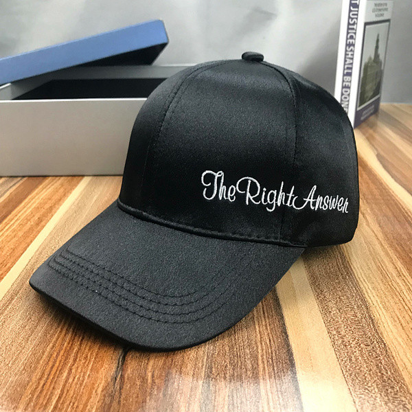 Új modell női sapka több színben hímzett felirattal