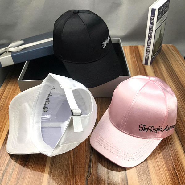 Új modell női sapka több színben hímzett felirattal