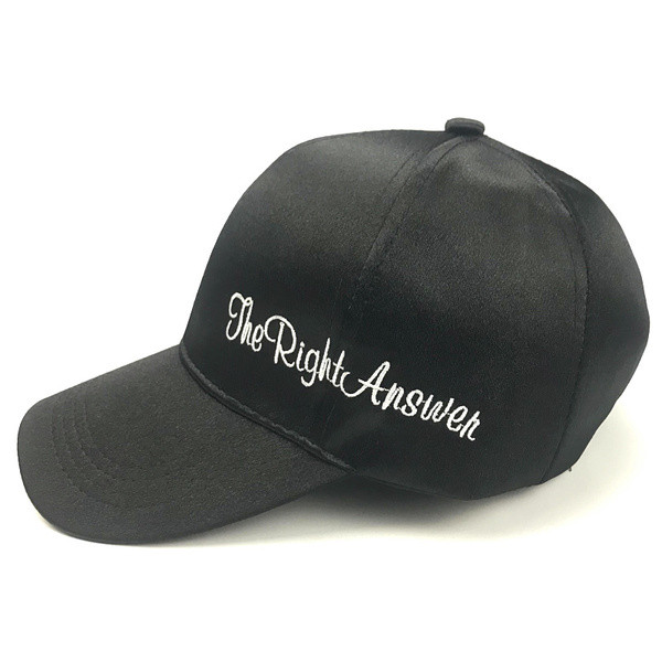 Új modell női sapka több színben hímzett felirattal