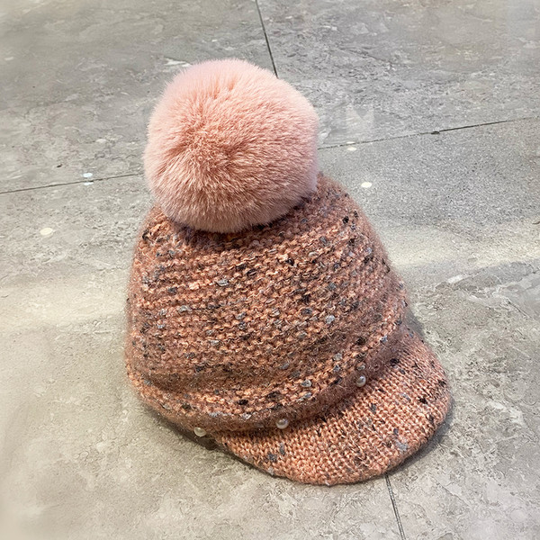 Γυναικείο πλεκτό καπέλο με πούπουλα και πέρλες