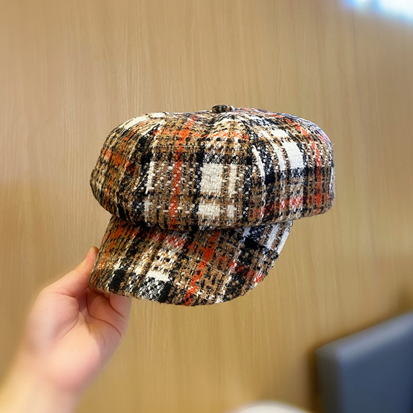 Alkalmi női gyapjú sapka napellenzővel, három színben