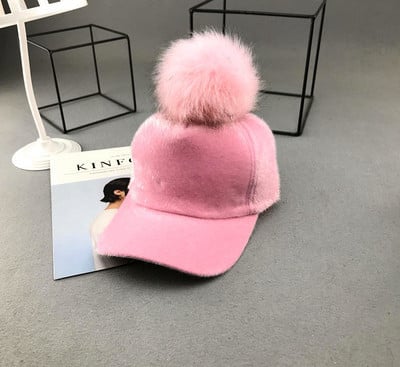 Új modell női sapka pomponnal és napellenzővel