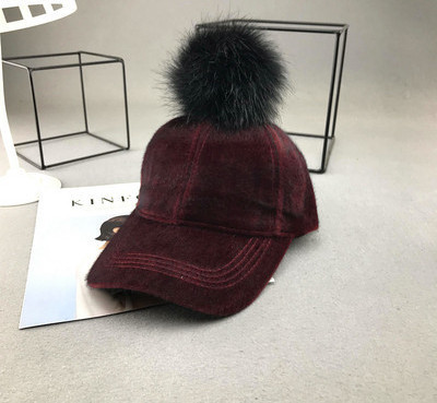 Új modell női sapka pomponnal és napellenzővel