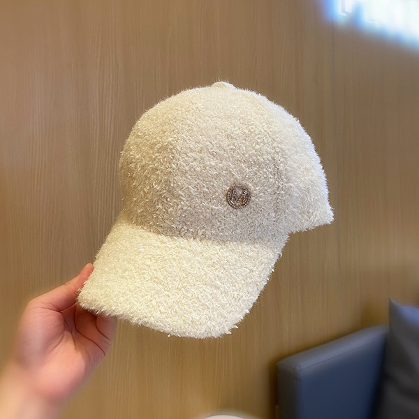 Női alkalmi sapka fém díszítéssel