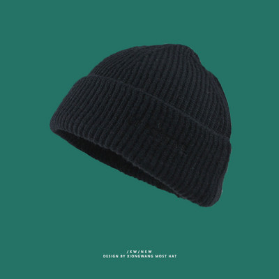 Őszi kötött sapka hímzéssel