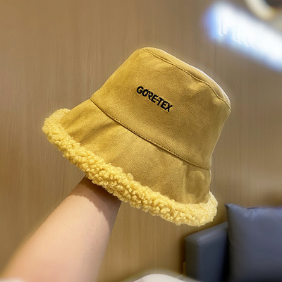 Mindennapi női téli sapka felirattal