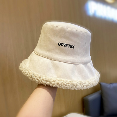 Mindennapi női téli sapka felirattal