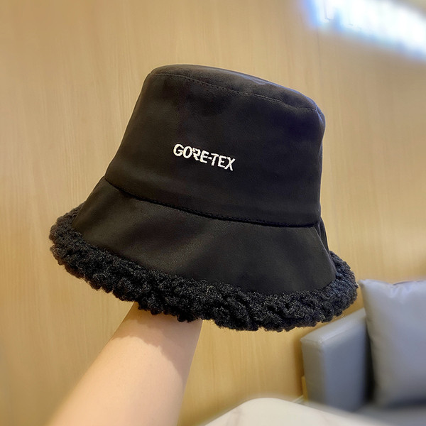 Mindennapi női téli sapka felirattal