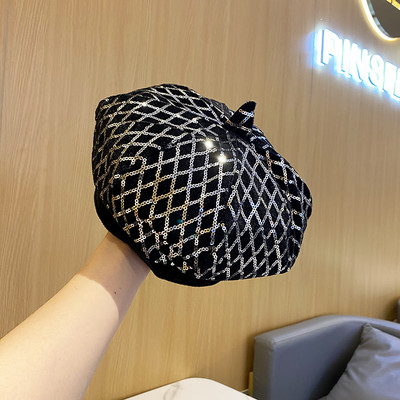 Női alkalmi sapka flitterekkel, több színben