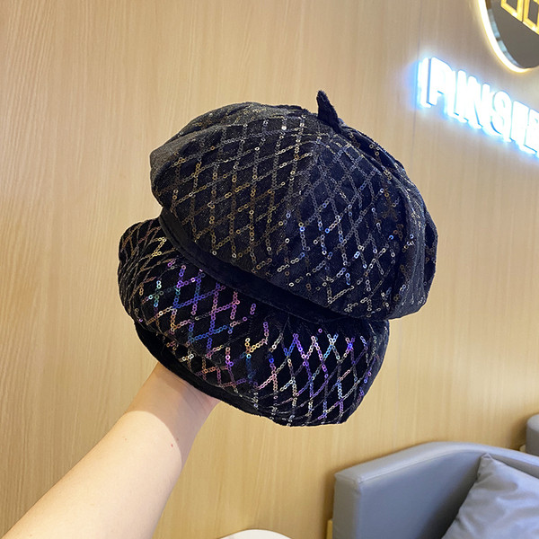 Női alkalmi sapka flitterekkel, több színben