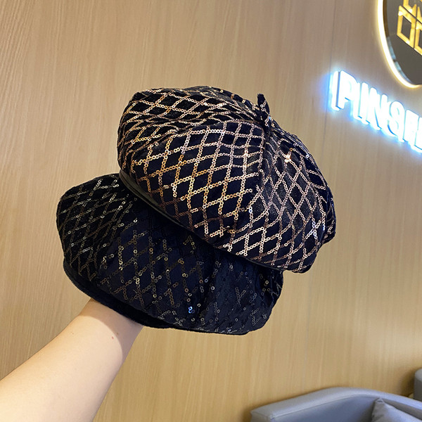 Női alkalmi sapka flitterekkel, több színben