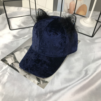 Μοντέρνο γυναικείο καπέλο με τρισδιάστατο στοιχείο, διακοσμιτικές πέτρες και γούνα