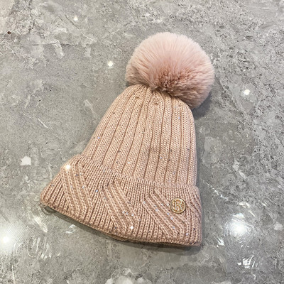 Πλεκτό γυναικείο καπέλο με φούντα σε διάφορα χρώματα