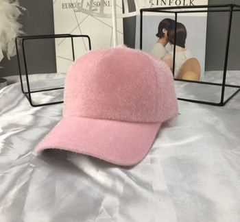 Új modell női sapka napellenzővel - télre alkalmas