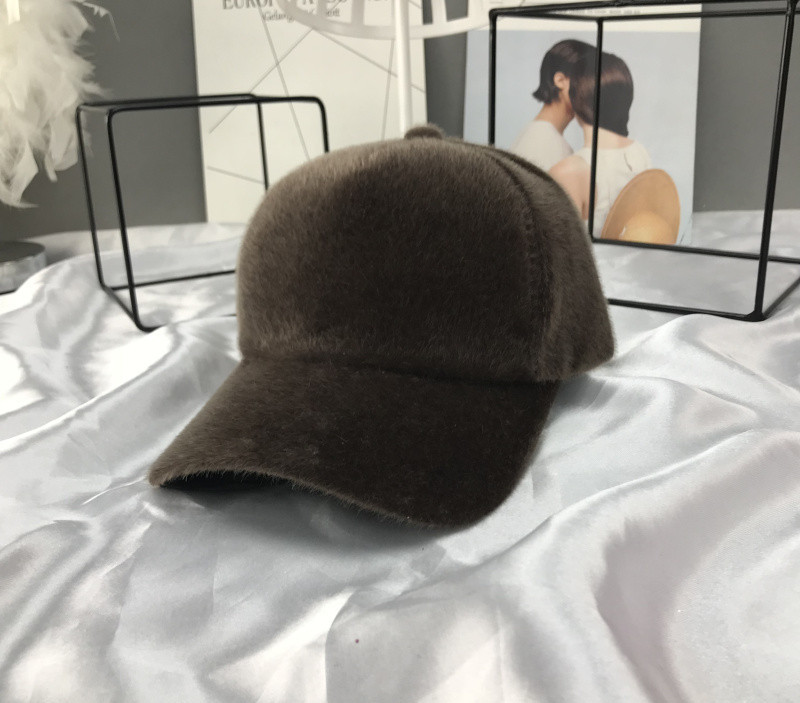 Új modell női sapka napellenzővel - télre alkalmas